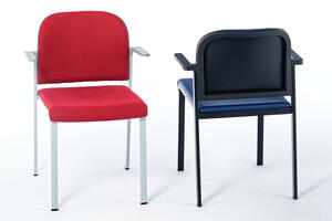 Alle Seiten des Vollgepolsterten Kunststoffstuhls sehen sehr gut aus